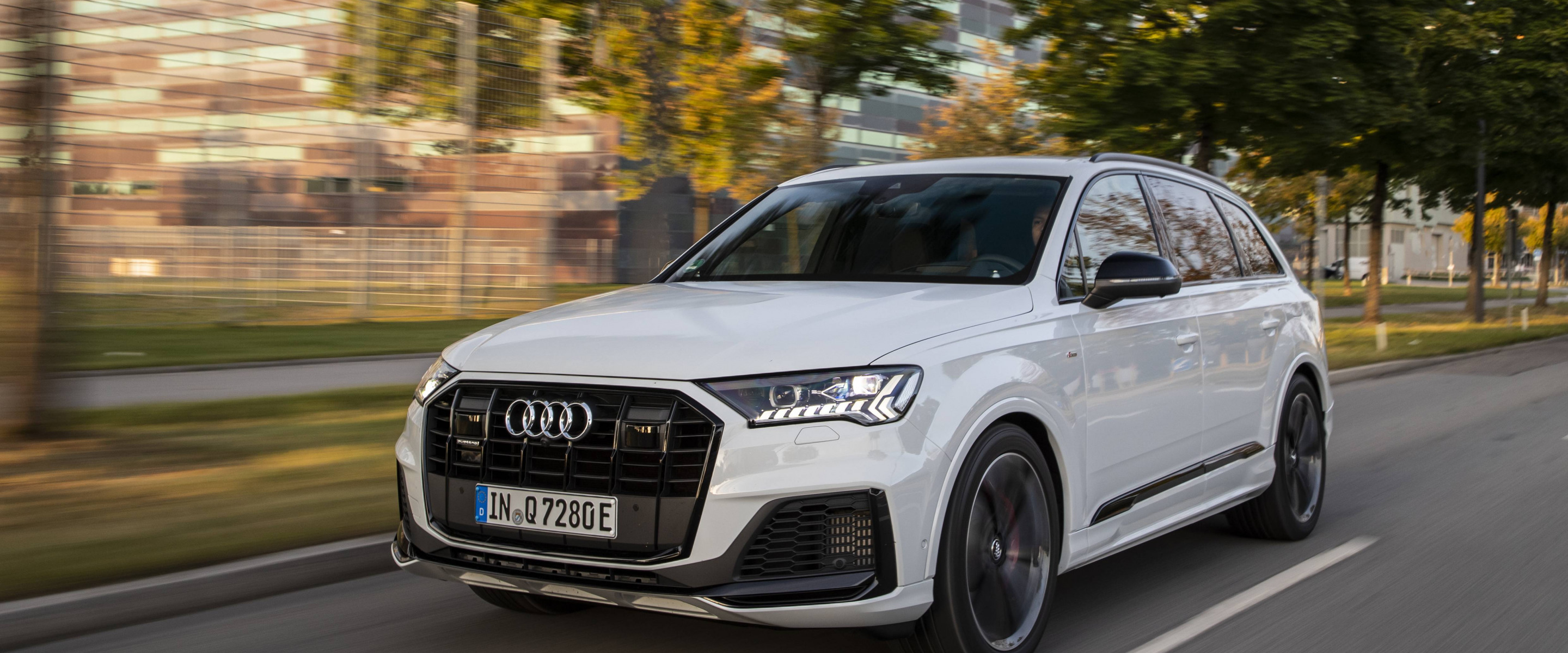 https://axynoohcto.cloudimg.io/crop/2880x1200/n/https://s3.eu-central-1.amazonaws.com/muntstad-nl/03/2003-audi-q7-tfsie-1.jpg?v=1-0
