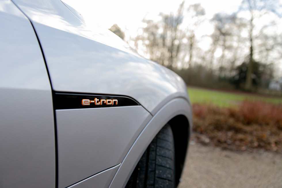 Audi-etron-exterieur-grijs5