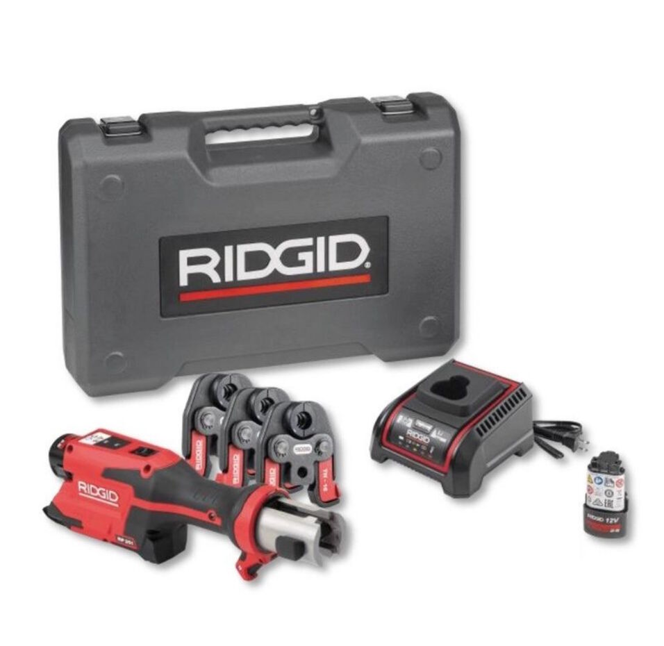 Product afbeelding Ridgid accu persmachine RP 251 met V bekken 15-22-28mm, inclusief 2 accu's, in koffer