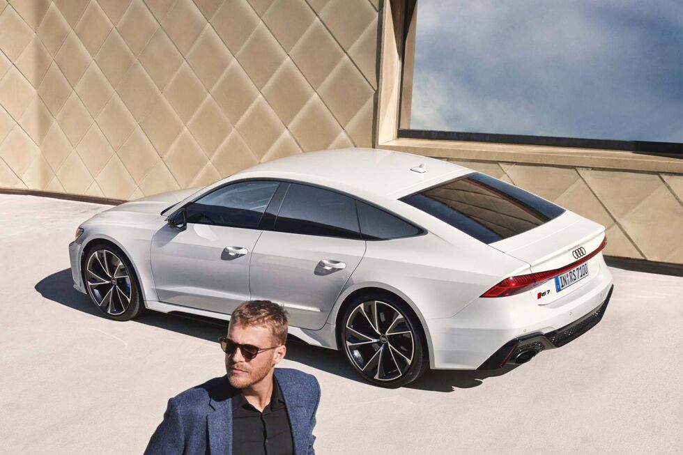 2204-audi-rs7-sportback-0.jpg